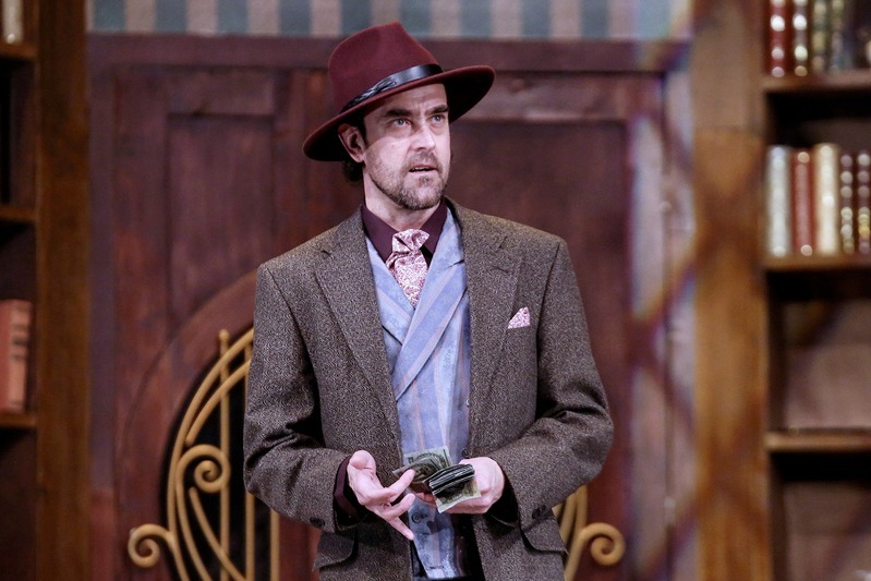 Gyuriska János, mint Oliver Costello