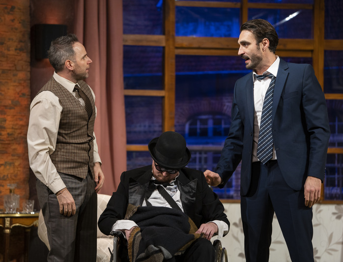 Járai Máté (George Pidgen), Aradi Imre (A hulla) és Adorjáni Bálint (Richard Willey miniszter)